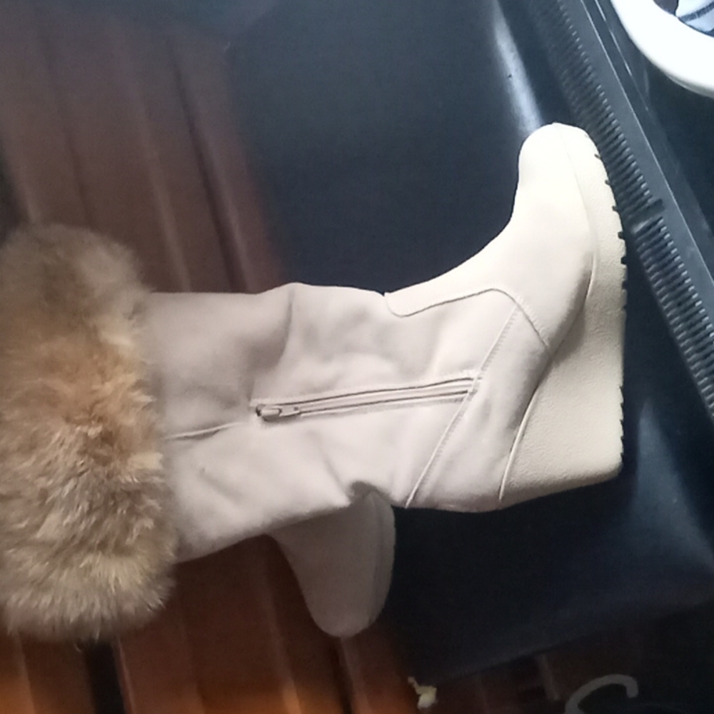 Bearpaw heel wedge size 10 boots